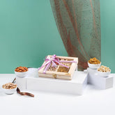 रक्षाबंधन के लिए प्रीमियम उपहार बॉक्स, 550 ग्राम कुल सामग्री